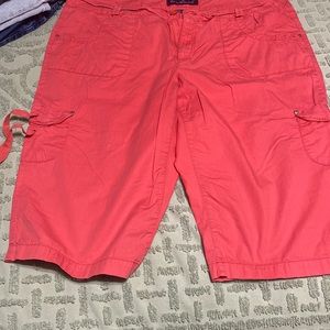 Salmon capris